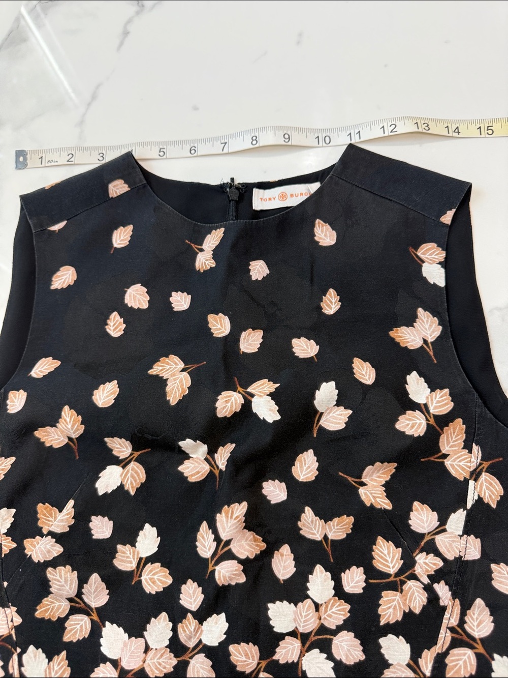 Tory Burch Black Sleeveless Leaf-Print Shell perfect for Fall - Picture 11 of 12
